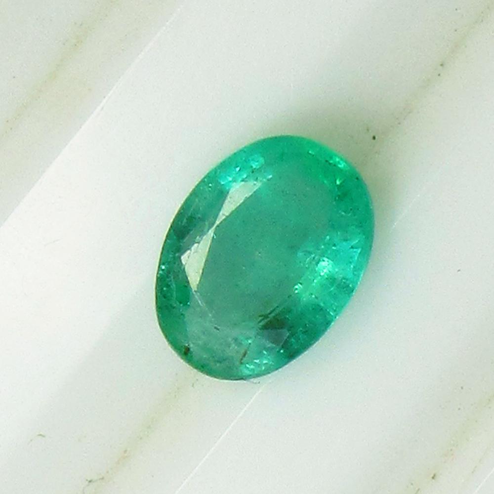 1.10 Ctw Natural Zambian Emerald Oval Cut: No Reserve! Title: 1.10 Ctw Natural Zambian Emerald Oval Cut Stone Clarity: SI Gemstone: Emerald Carat Weight: 1.1 Size/Dimensions: 8.20 x 6.20 x 3.30 mm Additional Information: Very Good Luster / Exc