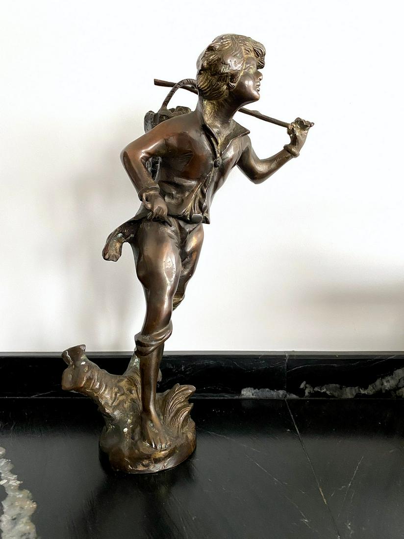 Outstanding Bronze Statue shaped like a boy with a: Title: Outstanding Bronze Statue shaped like a boy with a basket Maker: Unknown Origin: Unknown Date/Period: Unknown Materials: Bronze Size: Size: 200.0 x 150.0 x 340.0 mm Size: 7.874 x 5.906 x 13.386