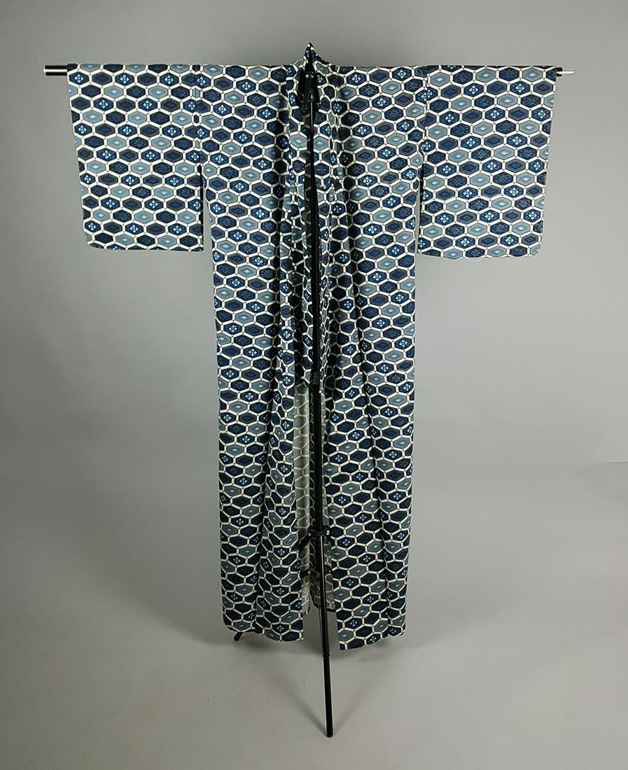BLUE & WHITE GEOMETRIC COTTON KIMONO (1 of 7)