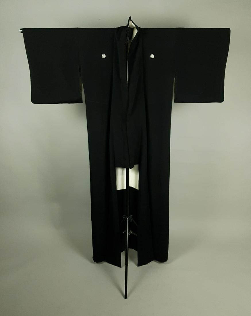 BLACK SILK KIMONO (1 of 8)