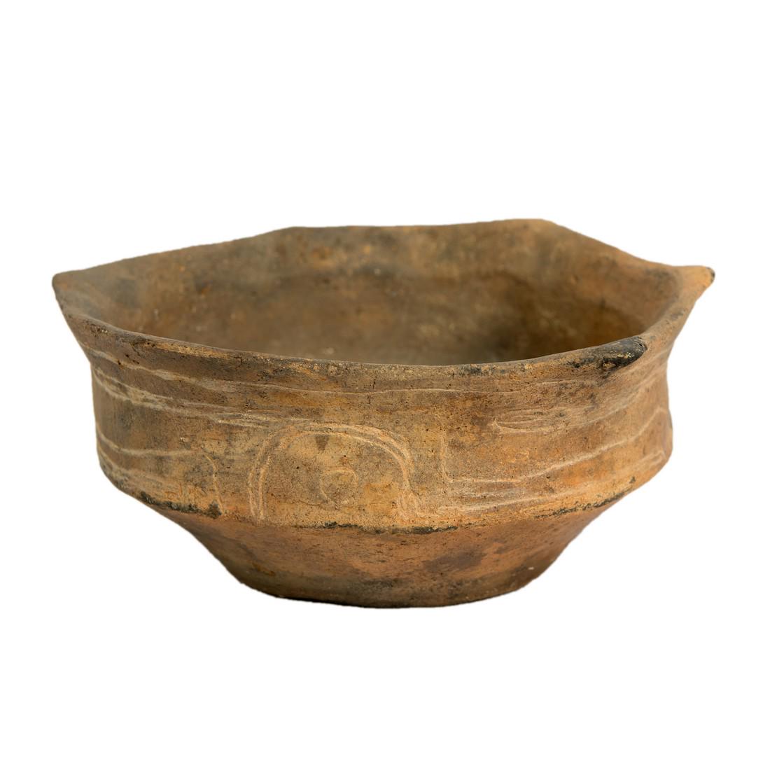 Mississippian or Mississippian style pot (1 of 6)
