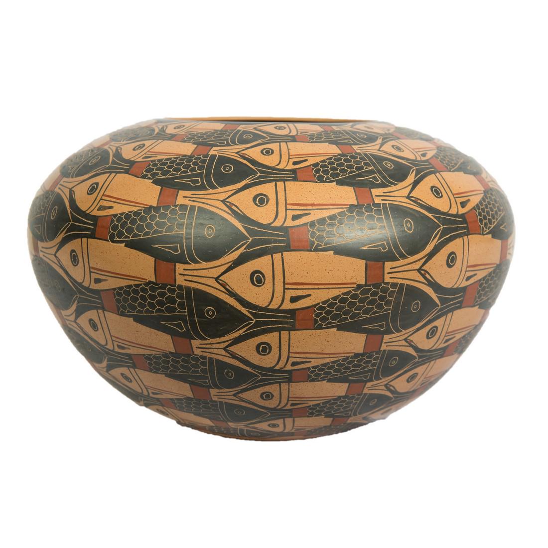 Mata Ortiz polychrome jar with fish decoration (1 of 6)
