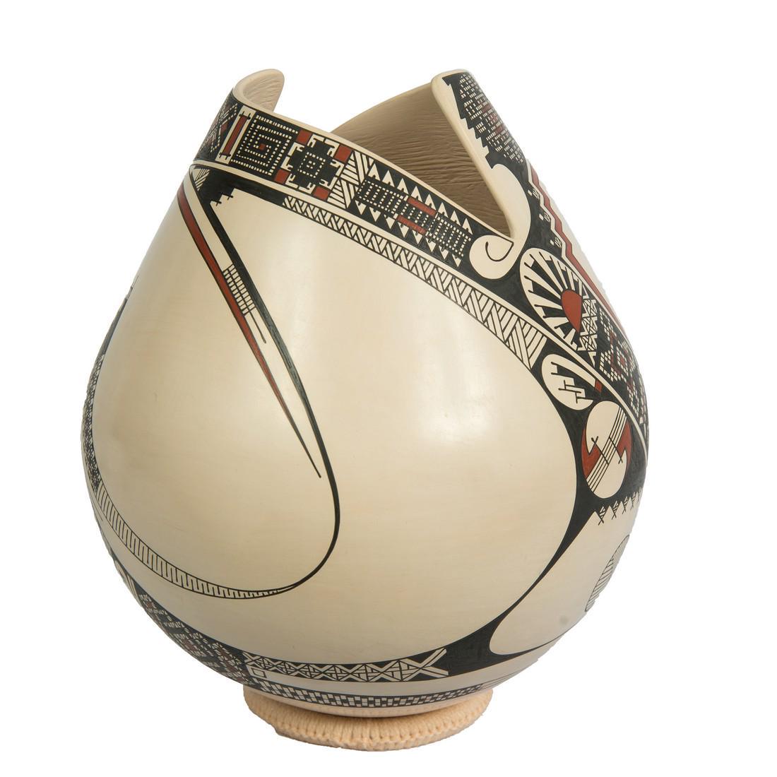 Mata Ortiz polychrome jar by Damian Quezada (1 of 7)