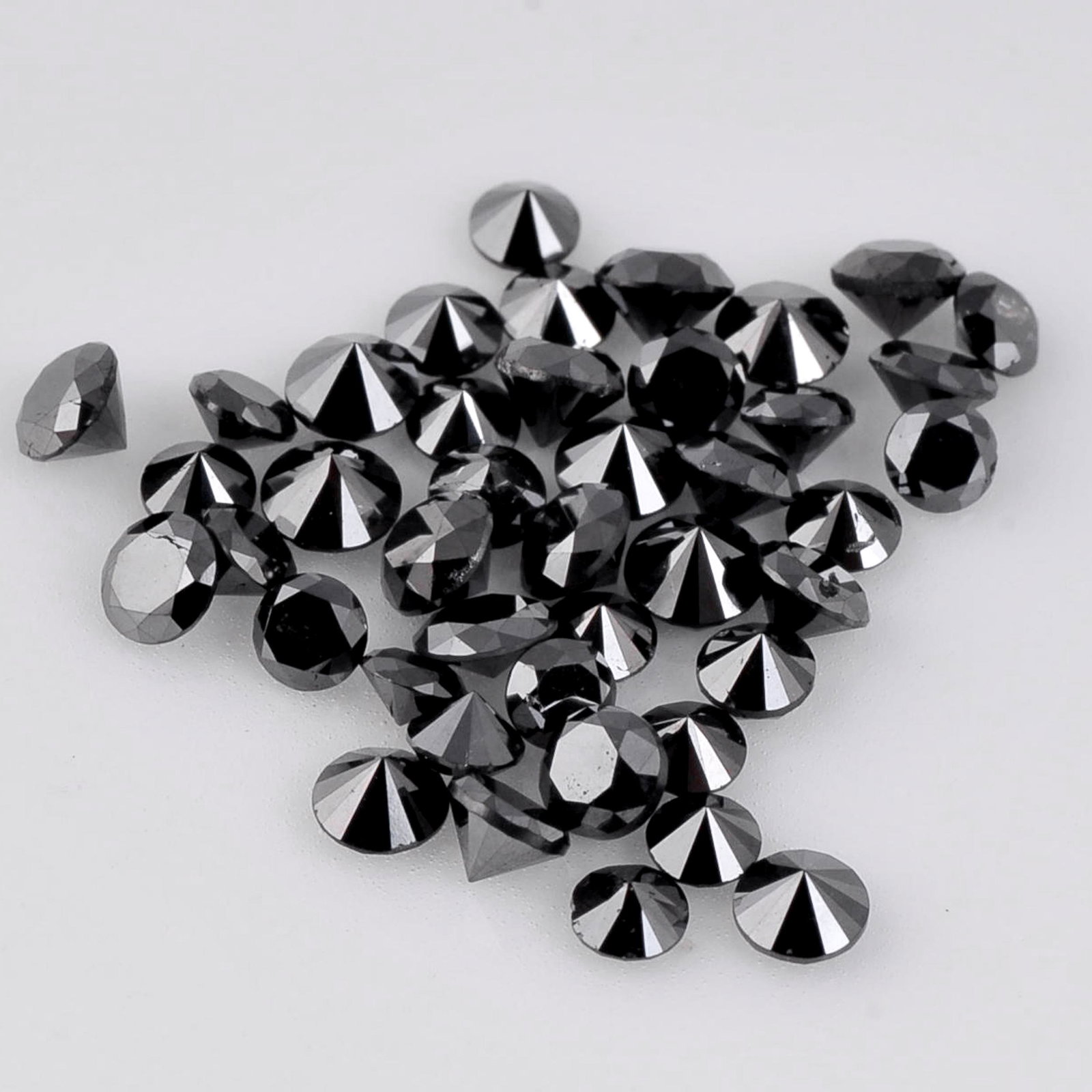5.57 Carat Fancy Black Color Natural Round Diamond 42: Title: 5.57 Carat Fancy Black Color Natural Round Diamond 42 Pieces Gemstones: Diamond Carat Weights: 5.57 Size/Dimensions: 2.6H x 2.73W x 3.5L mm Reserve: $207.00 Shipping: Domestic: Flat-rate of $15