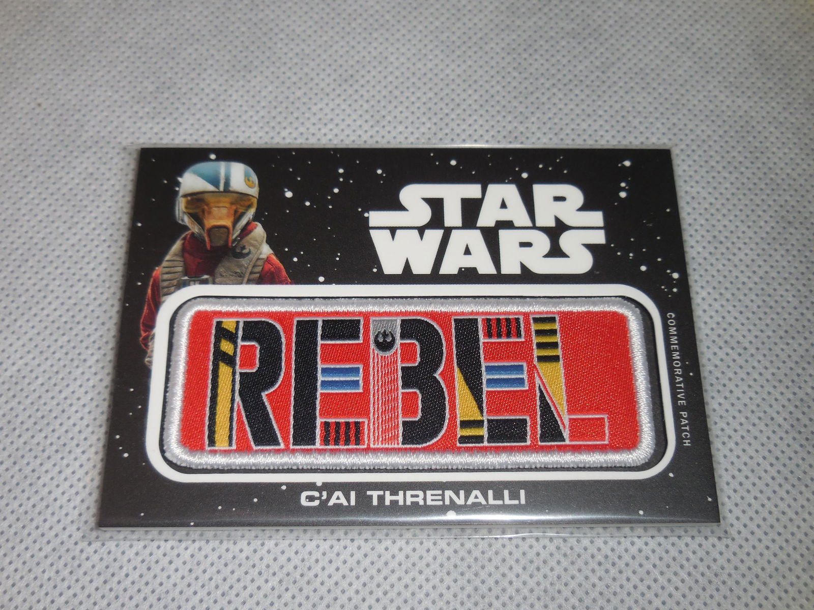 TOPPS STAR WARS C'AI THRENALLI REBEL PATCH CARD (1 of 2)