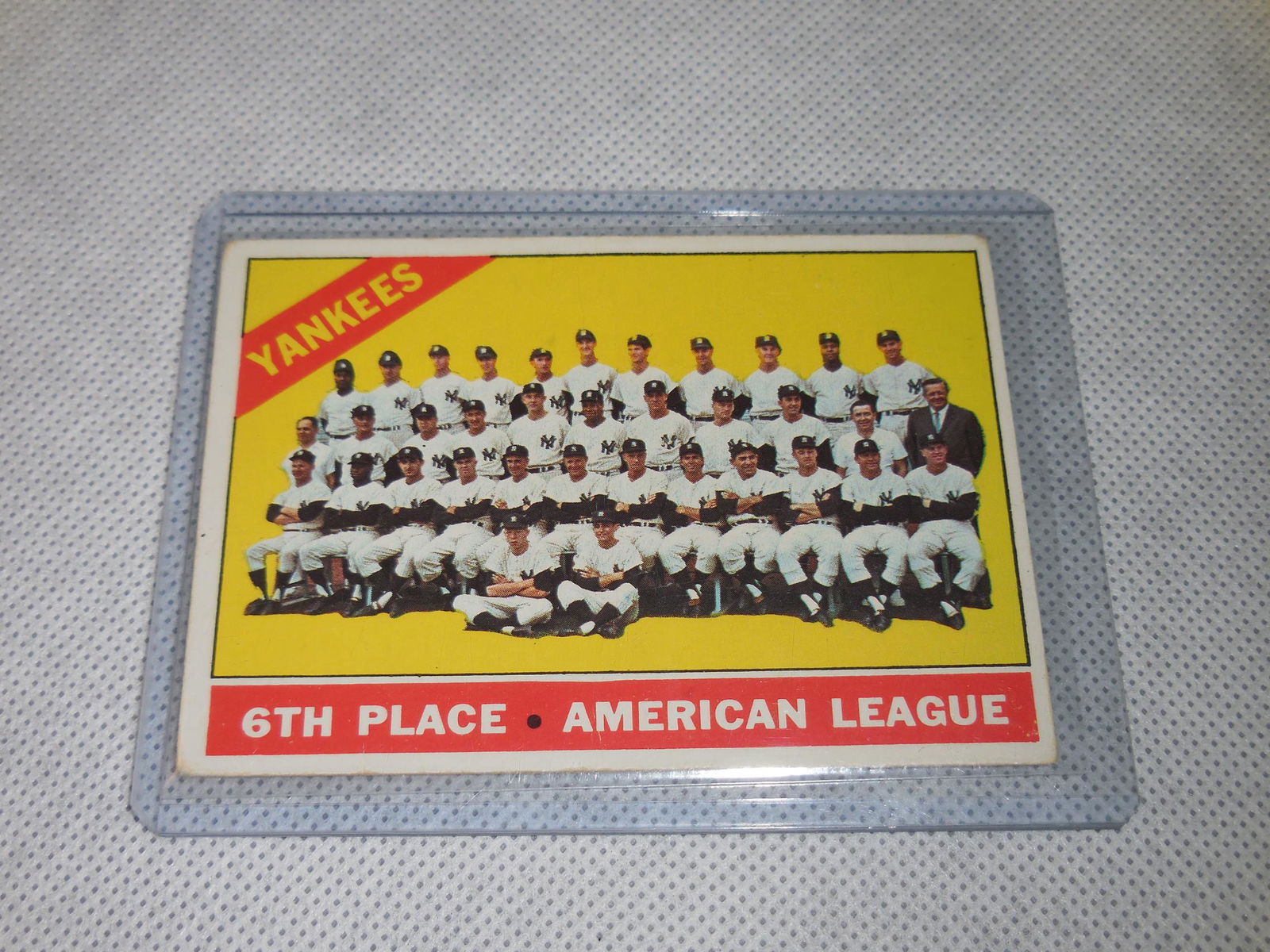1966 TOPPS NEW YORK YANKEES TEAM CARD MANTLE (1 of 2)