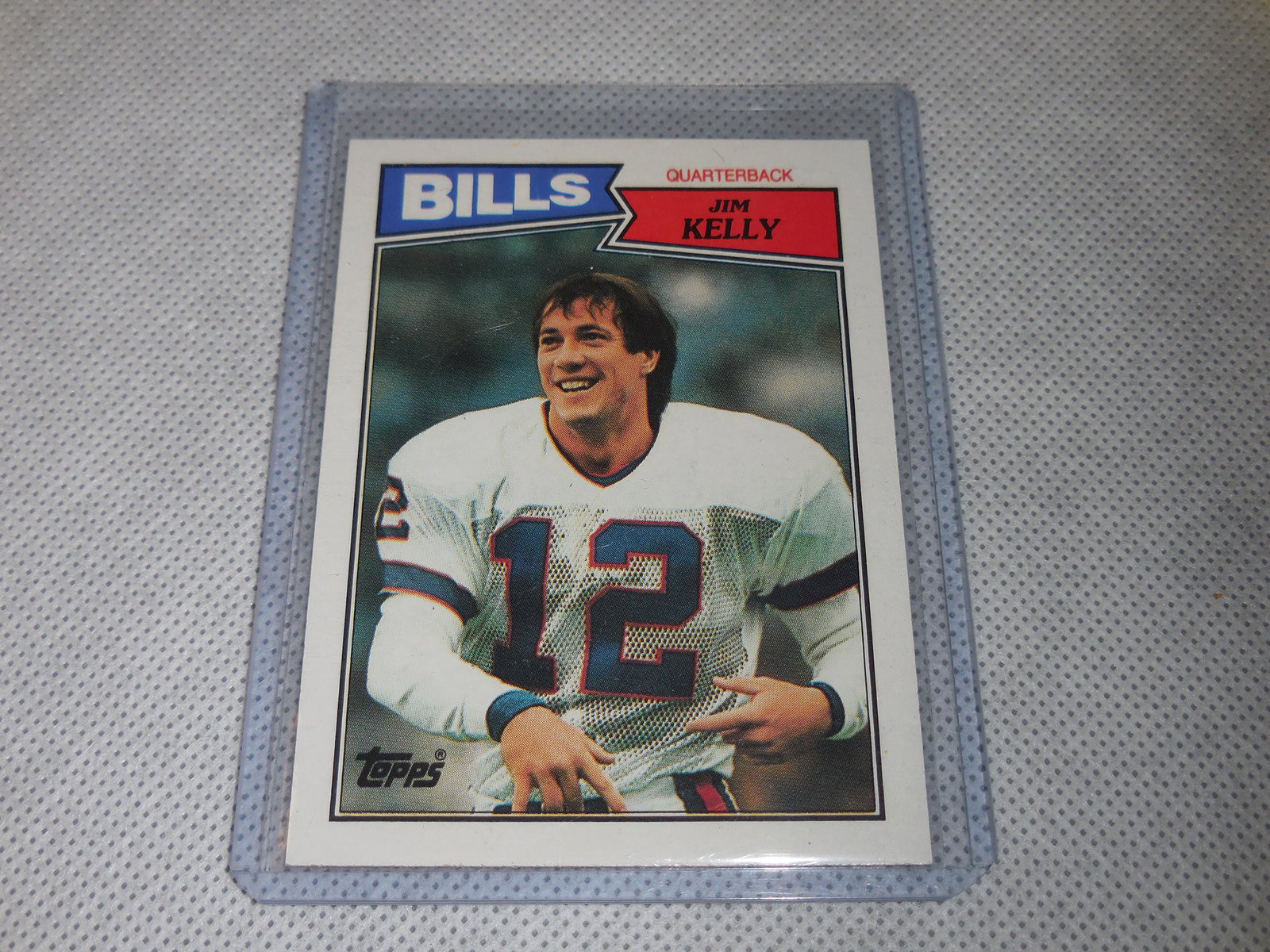 1987 TOPS #362 JIM KELLY ROOKIE CARD: A VERY NICE CARD FOR ANY COLLECTOR! PLEASE SEE PHOTOS TO DETERMINE THE EXACT CONDITION OF THIS CARD BUT IN MY OPINION IT IS APPROXIMATELY NEAR MINT CONDITION OR BETTER. THE ACTUAL CARD IN THE PHOTOS I