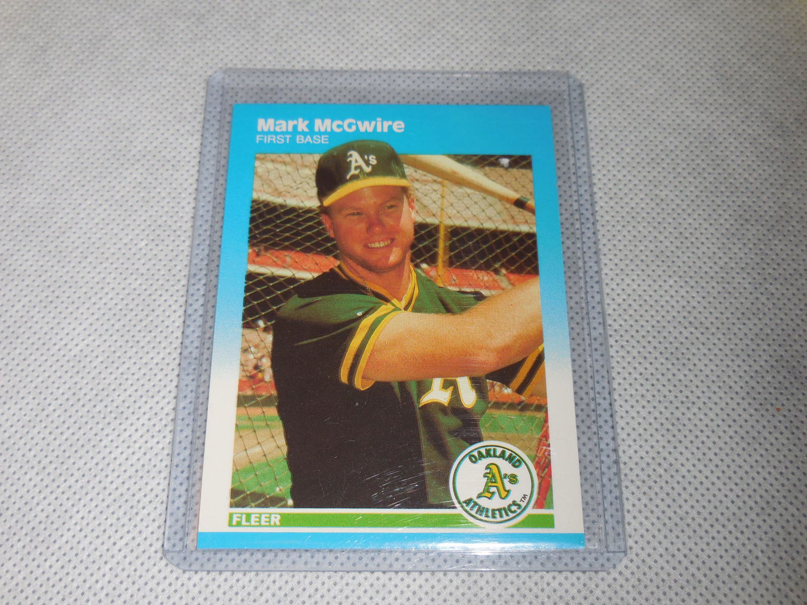 1987 FLEER UPDATE MARK MCGWIRE ROOKIE CARD (1 of 2)