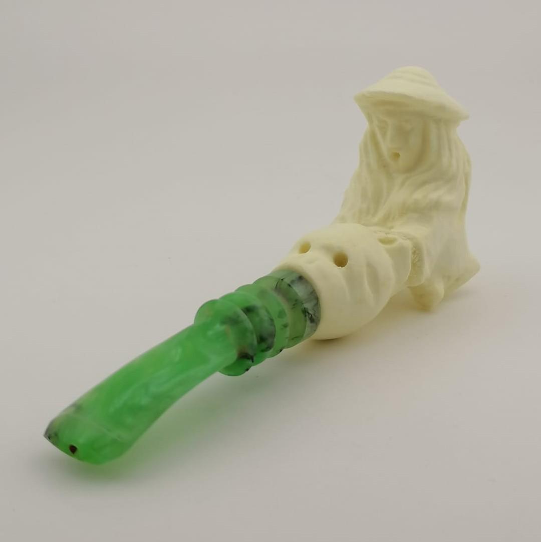 Witch,Skull Broom,Meerschaum Cigarette Holder: Title: Witch,Skull Broom,Meerschaum Cigarette Holder Materials: Meerschaum Dimension: 4.9 inch (12.5cm) Additional Information: Witch,Skull Broom,Hand carved Meerschaum Cigarette Holder. Made in Turke