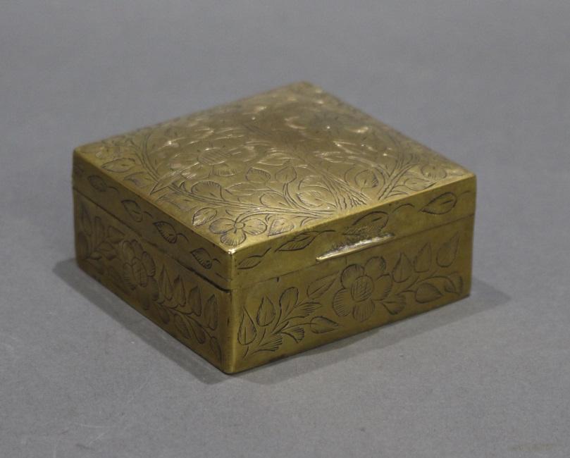 Victorian Engraved Brass Cigarette Box (1 of 2)