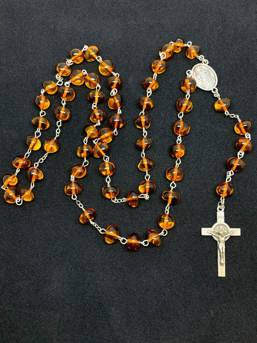Vintage amber Catholic rosary 5 decades & cross: Title: Vintage amber Catholic rosary 5 decades & cross Metal: None Gemstones: Amber Weight: 22.0 g Size: Bead size: 8.0 mm Bead size: 0.315 inches Made of: Whole Stone Additional Information: Amber do