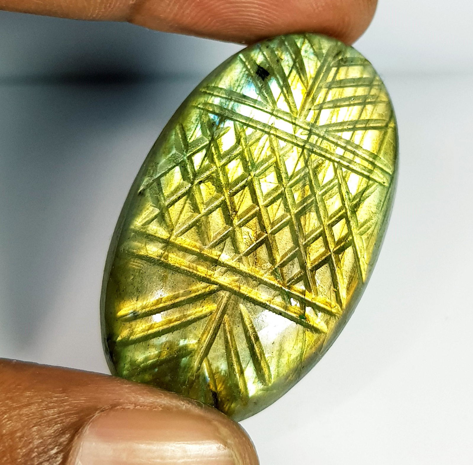 64.82 Ct Natural Labradorite Oval Designer cut: No Reserve! Title: 64.82 Ct Natural Labradorite Oval Designer cut Color/Clarity: Opaque Carat Weight: 64.82 Size/Dimensions: 41.40 x 24.60 x 7.50 Additional Information: Oval - USA Shipping: Domes