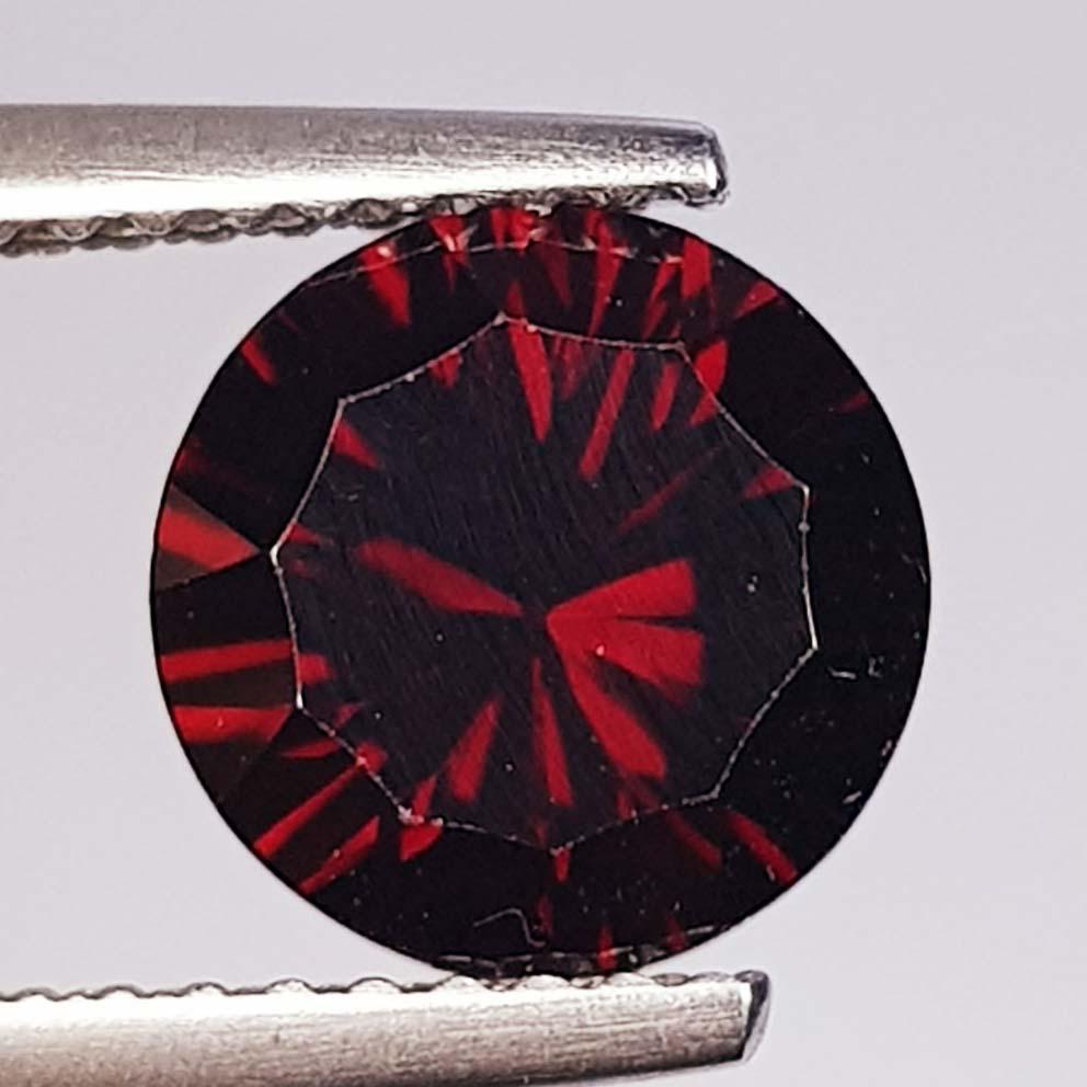 Natural Rhodolite Garnet Round Cut 2.26 ct: No Reserve! Title: Natural Rhodolite Garnet Round Cut 2.26 ct Color/Clarity: VVS - VS Carat Weight: 2.26 Size/Dimensions: 8.00 x 8.00 x 5.00 Additional Information: Round - Burma Shipping: Domestic: