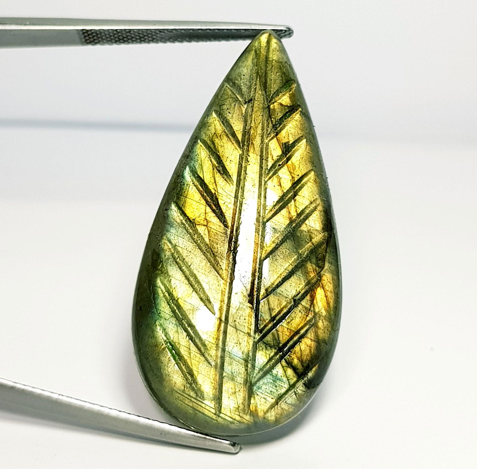 47.62 Ct Natural Labradorite Pear Designer cut: No Reserve! Title: 47.62 Ct Natural Labradorite Pear Designer cut Color/Clarity: Opaque Carat Weight: 47.62 Size/Dimensions: 40.00 x 19.50 x 7.95 Additional Information: Pear - USA Shipping: Domes