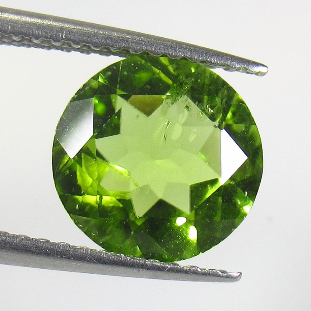 2.34 Ctw Natural Pakistan Peridot Round Cut: No Reserve! Title: 2.34 Ctw Natural Pakistan Peridot Round Cut Stone Clarity: VVS Gemstone: Peridot Carat Weight: 2.34 Size/Dimensions: 9.10 x 9.10 x 4.20 mm Additional Information: Top Class Full Lus