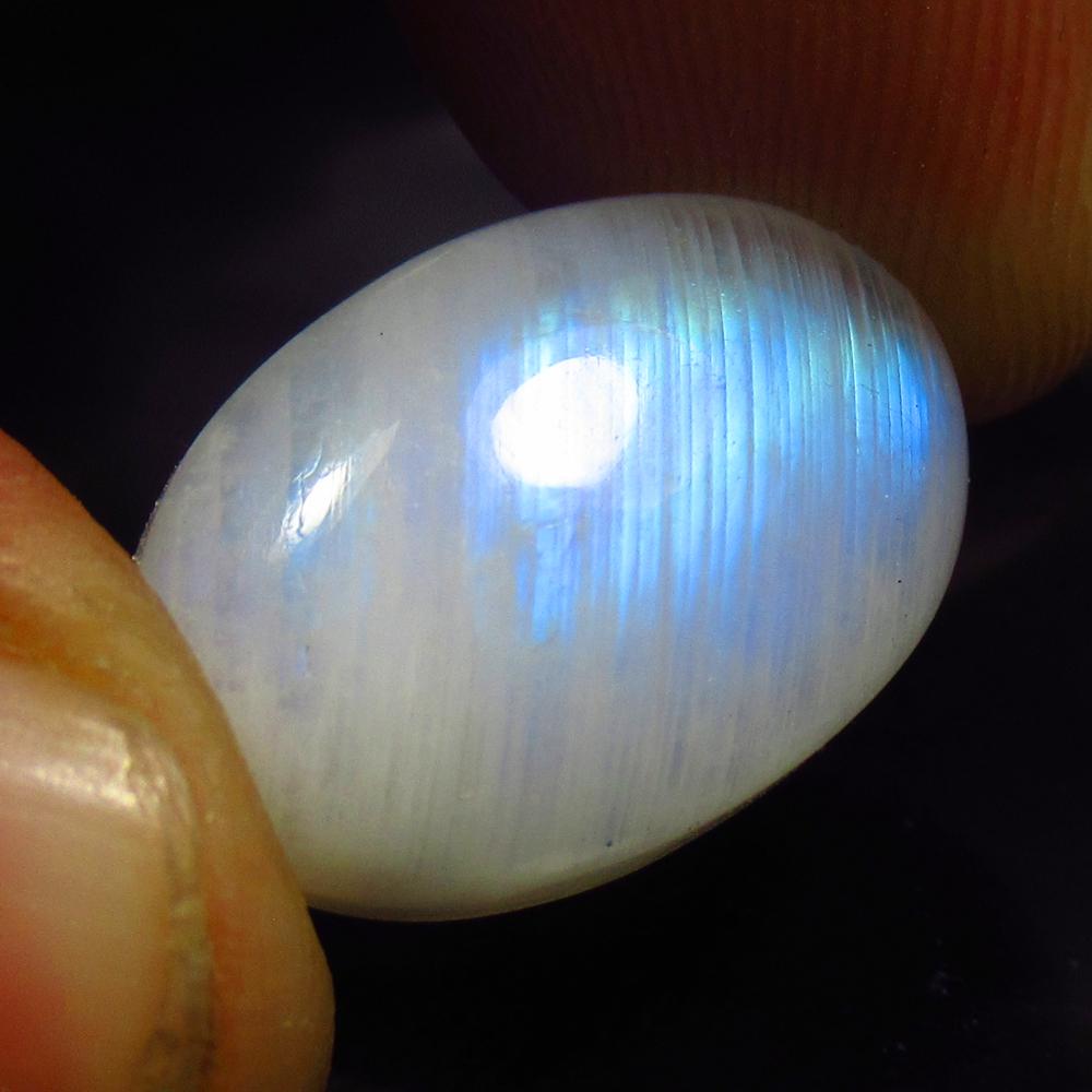 10.85 Ctw Natural Blue Moonstone Oval Cab: No Reserve! Title: 10.85 Ctw Natural Blue Moonstone Oval Cab Stone Clarity: Translucent Gemstone: Moonstone Carat Weight: 10.85 Size/Dimensions: 19.10 x 12.50 x 5.60 mm Additional Information: Excelle
