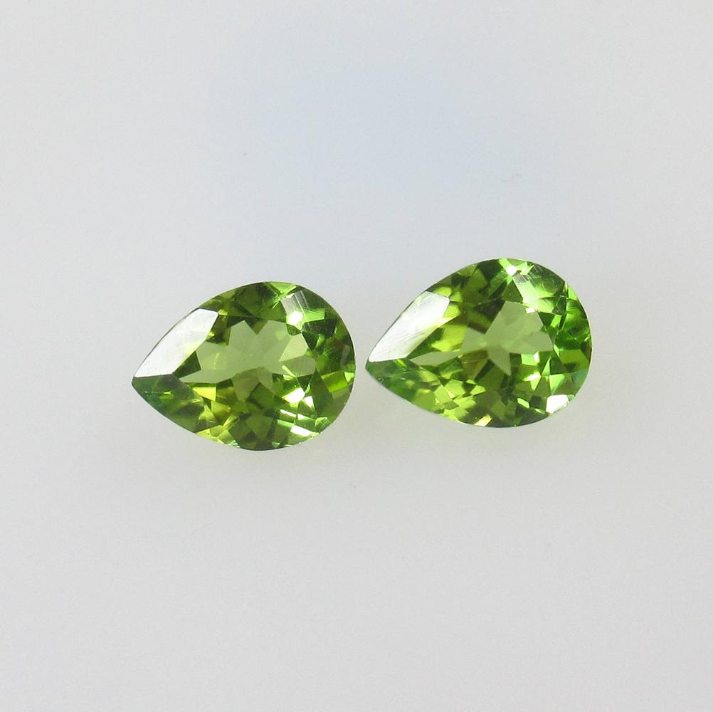 2.15 Ctw Natural Pakistan Peridot Pear Pair: No Reserve! Title: 2.15 Ctw Natural Pakistan Peridot Pear Pair Stone Clarity: VVS Gemstone: Peridot Carat Weight: 2.15 Size/Dimensions: 7.80 x 6.00 x 3.60 mm / 2 Pc's Additional Information: Top Class