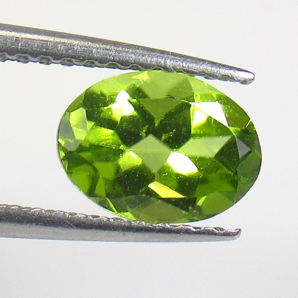 1.30 Ctw Natural Pakistan Peridot Oval Cut: No Reserve! Title: 1.30 Ctw Natural Pakistan Peridot Oval Cut Stone Clarity: VVS Gemstone: Peridot Carat Weight: 1.30 Size/Dimensions: 7.80x 5.80 x 4.00 mm Additional Information: Top Class Full Luste