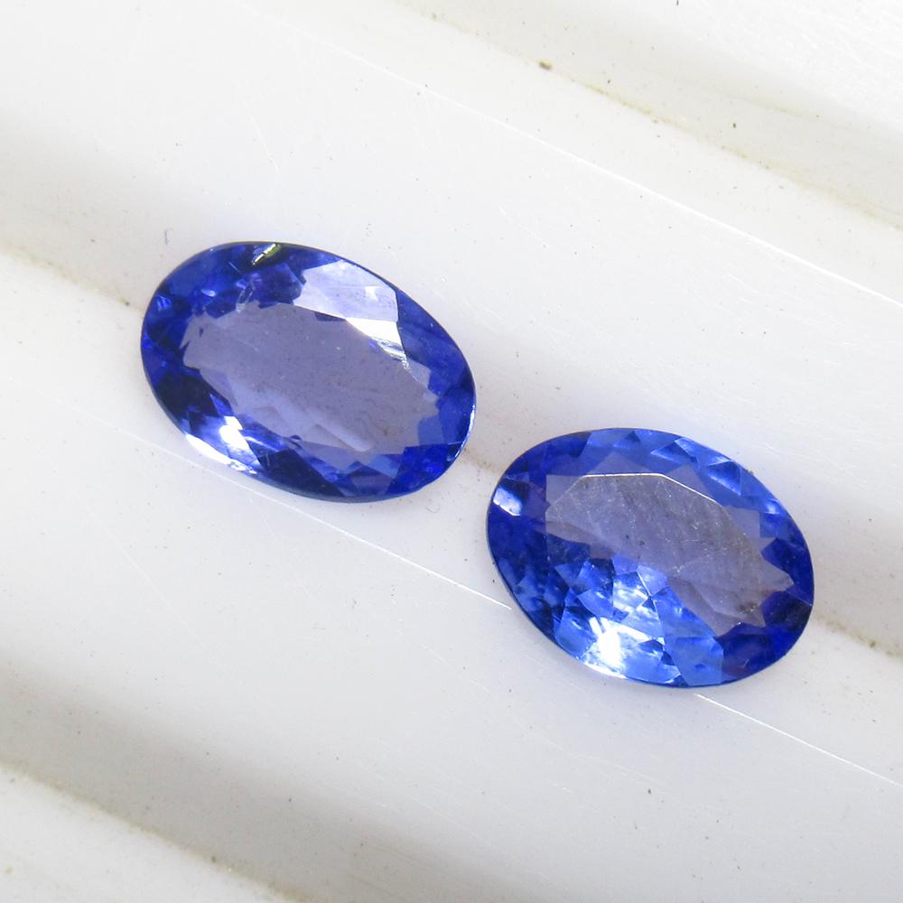 1.28 Ctw Natural Tanzanite Oval Pair: No Reserve! Title: 1.28 Ctw Natural Tanzanite Oval Pair Stone Clarity: VVS Gemstone: Tanzanite Carat Weight: 1.28 Size/Dimensions: 7.10 x 5.20 x 2.40 mm / 2 Pc's Additional Information: Top Quality Lu