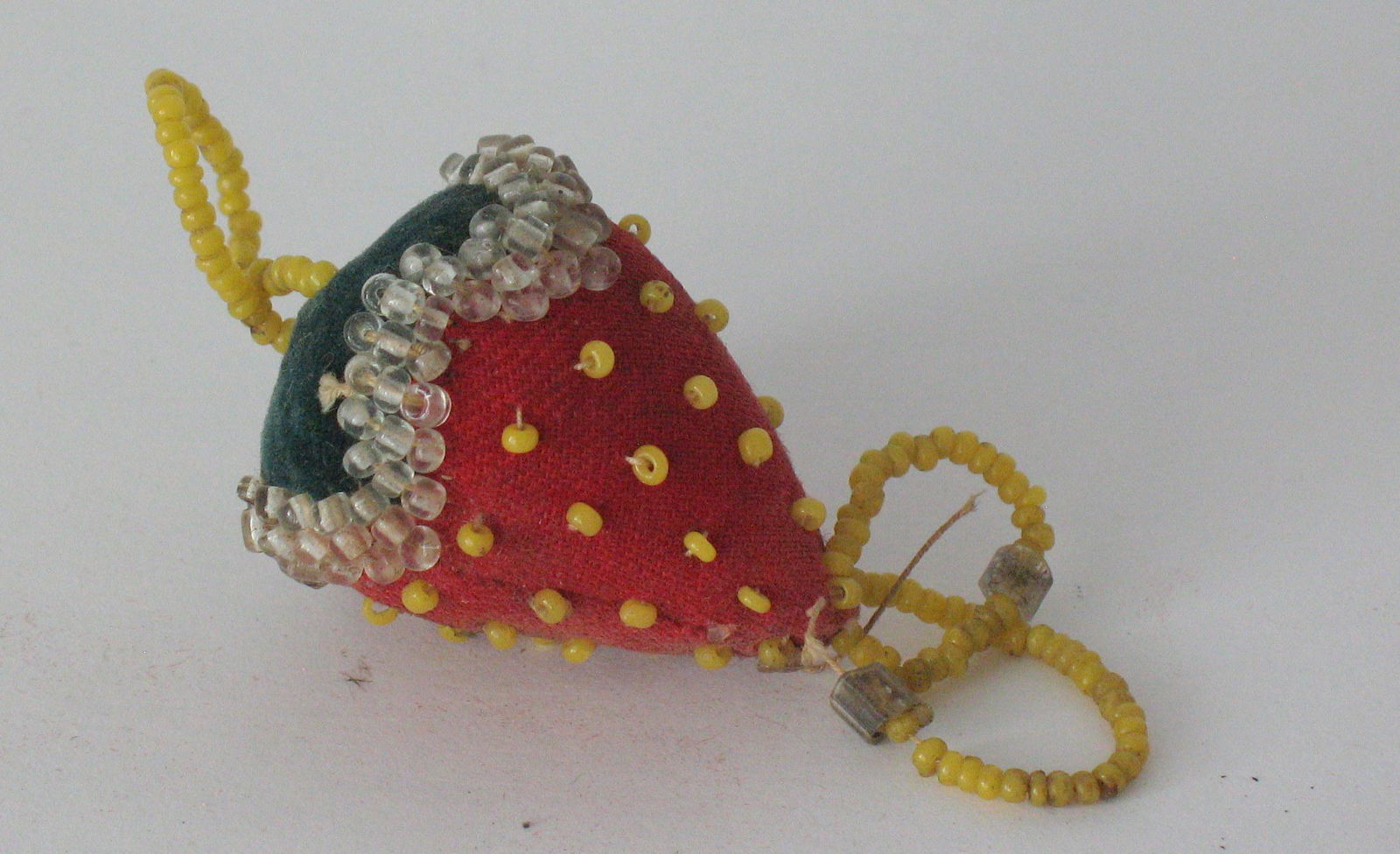 Vintage Iroquois Beaded Strawberry Pincushion (1 of 4)