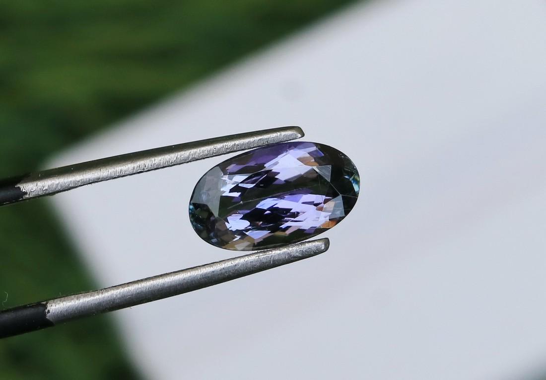 Natural IGI Certified Purple Blue Tanzanite Gemstone (1 of 8)