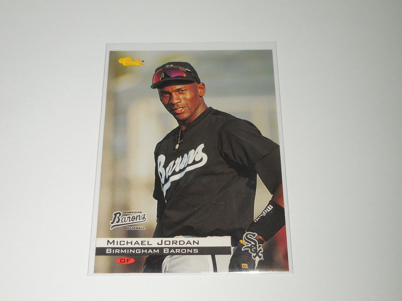 1994 CLASSIC MICHAEL JORDAN WHITE SOX BARONS ROOKIE: Title: 1994 CLASSIC MICHAEL JORDAN WHITE SOX BARONS ROOKIE CARD Description: VERY NICE CARD FOR ANY COLLECTOR! THE ACTUAL CARD YOU SEE IN THE PHOTO(S) IS THE CARD THE WINNING BUYER WILL RECEIVE. ALL C