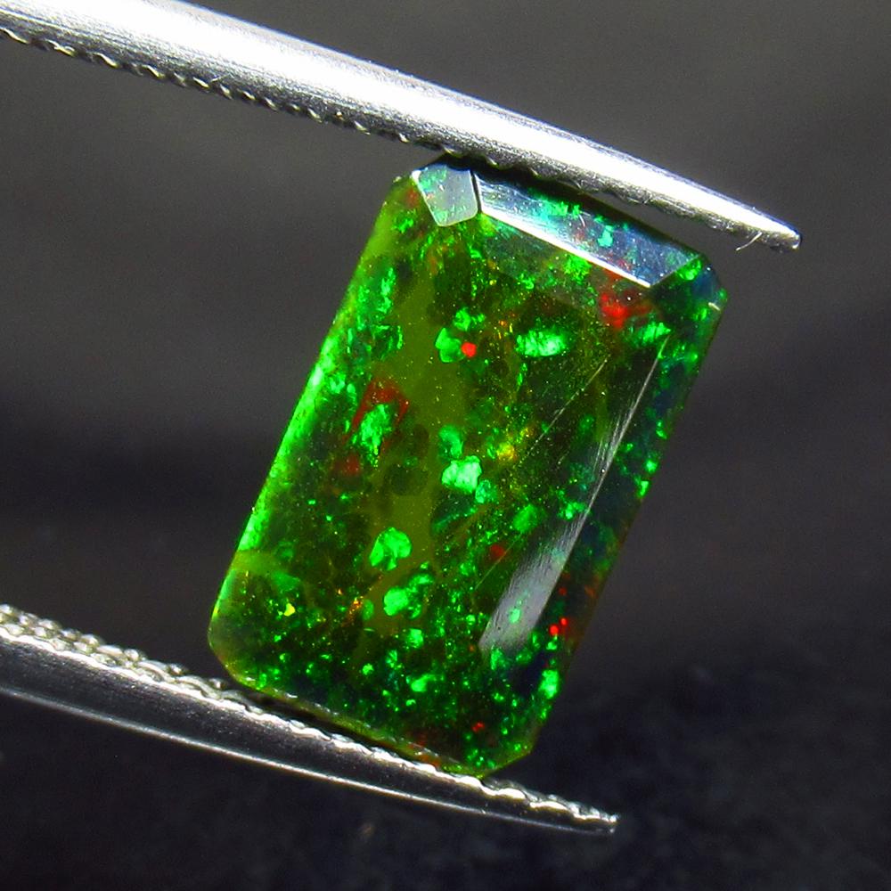 1.73 Ct Natural Ethiopian Black Fire Opal Octagon Cut: No Reserve! Title: 1.73 Ct Natural Ethiopian Black Fire Opal Octagon Cut Stone Clarity: Opaque Gemstones: Natural Black Opal Carat Weights: 1.73 Size/Dimensions: 11.00 x 6.70 x 4.40 mm Additional Info
