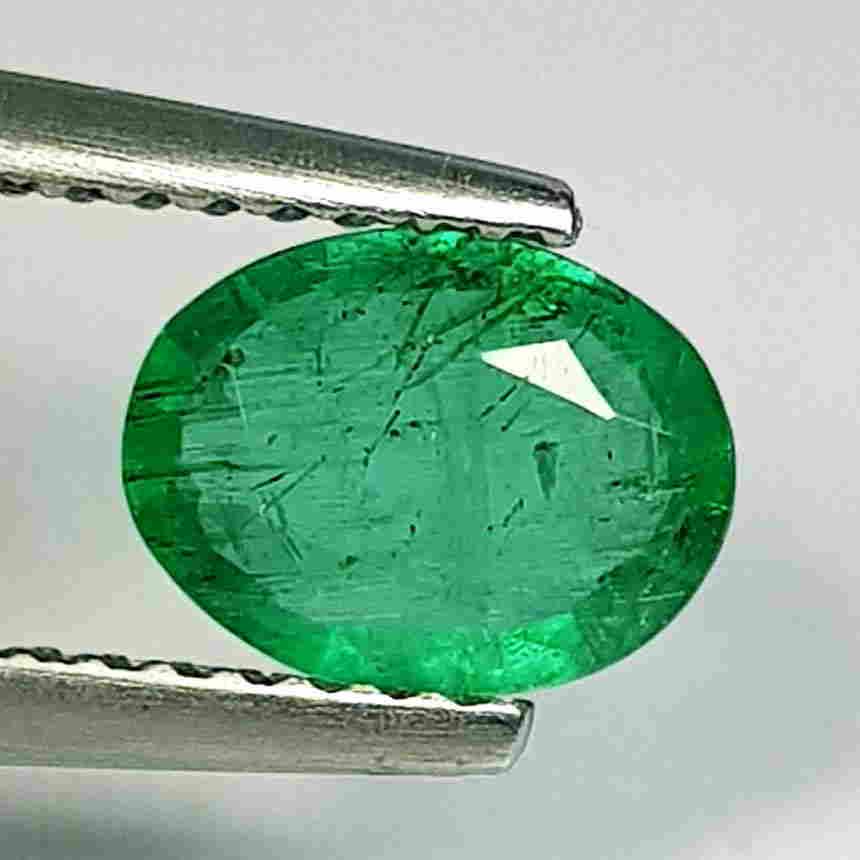 Natural Emerald Oval Cut 0.85 ct (1 of 5)