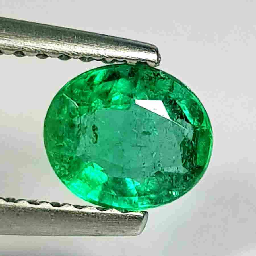 Natural Emerald Oval Cut 0.80 ct (1 of 5)