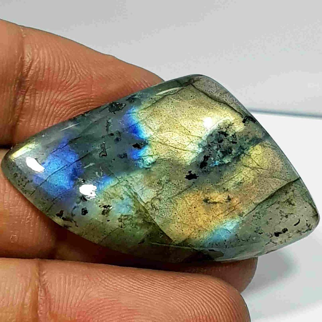 51.10 Ct Natural Labradorite: No Reserve! Title: 51.10 Ct Natural Labradorite Color/Clarity: Opaque Gemstones: LooseGemstone Carat Weights: 51.1 Size/Dimensions: 42.70 x 26.20 x 6.30 Additional Information: Fancy - USA Shipping: