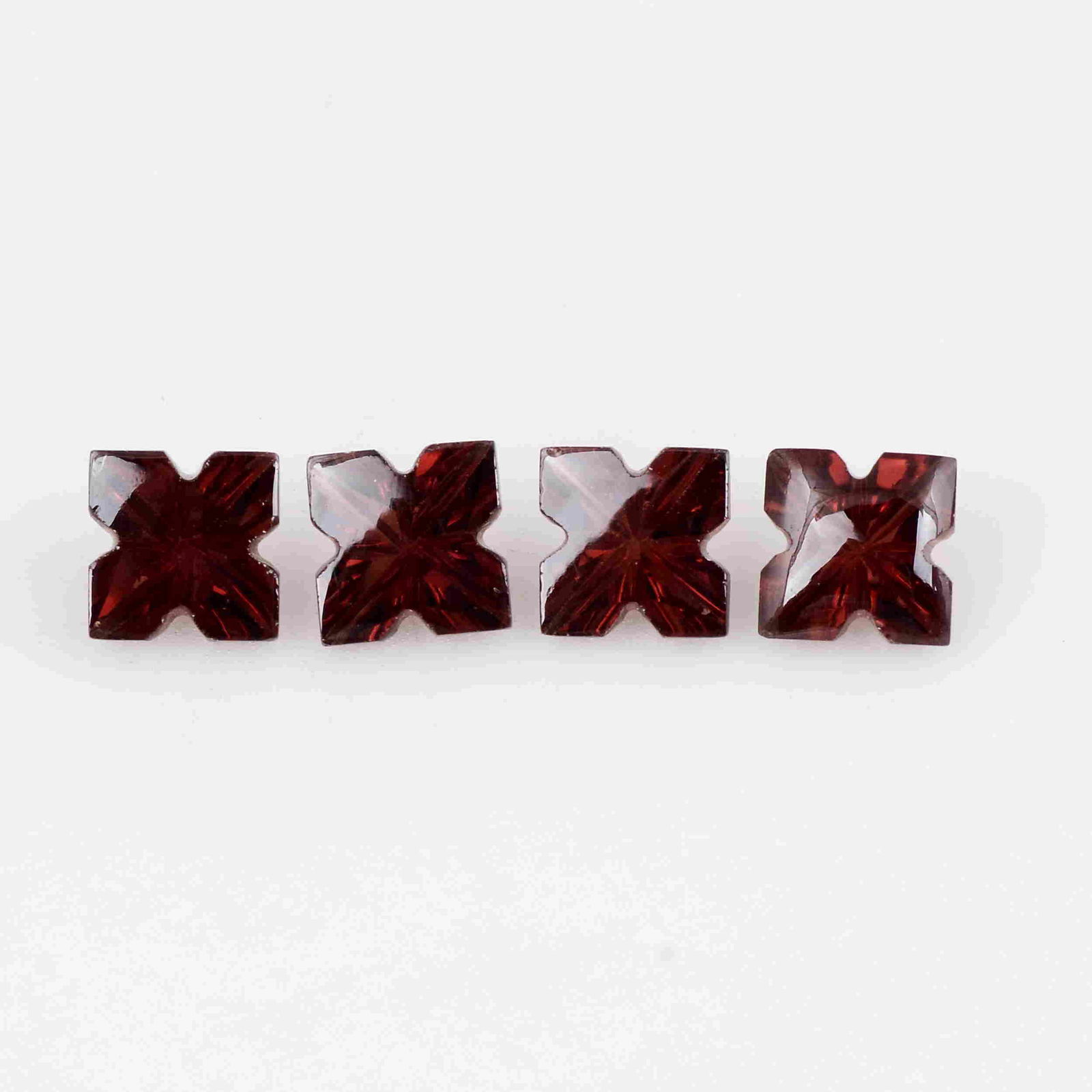 5.10 Carat Red Color Natural Square Garnet Loose: No Reserve! Title: 5.10 Carat Red Color Natural Square Garnet Loose Gemstone 4 Pieces Brand: Gems Trading Center Gemstones: Garnet Carat Weights: 5.1 Size/Dimensions: 4H x 6L x 6W mm Shipping: Domesti