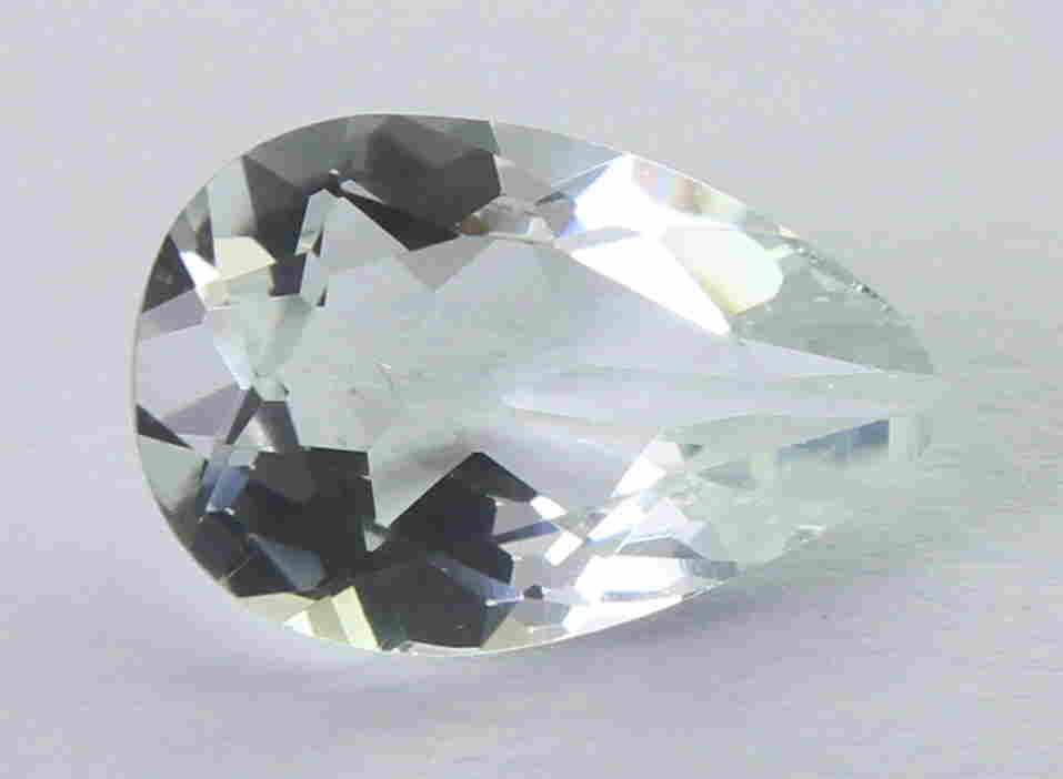 1.10 Cts Natural White beryl: No Reserve! Title: 1.10 Cts Natural White beryl Additional Information: Gemstone : Natural White beryl Origin : Brazil Weight : 3.06 carats Dimensions : 9.11x6.00x3.63 mm Shape : Pear Cut Color : Colo