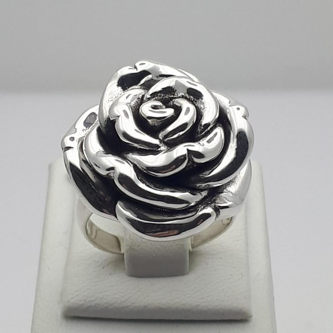 925 Sterling Silver - Ring: Ring Gender : Women Material : 925 Sterling Silver Weight : 6 gr Condition : NEW / Unused Size : US:8 , EU:57 , UK:P , D:18 mm Free resizing on demand Item no:C280 <
