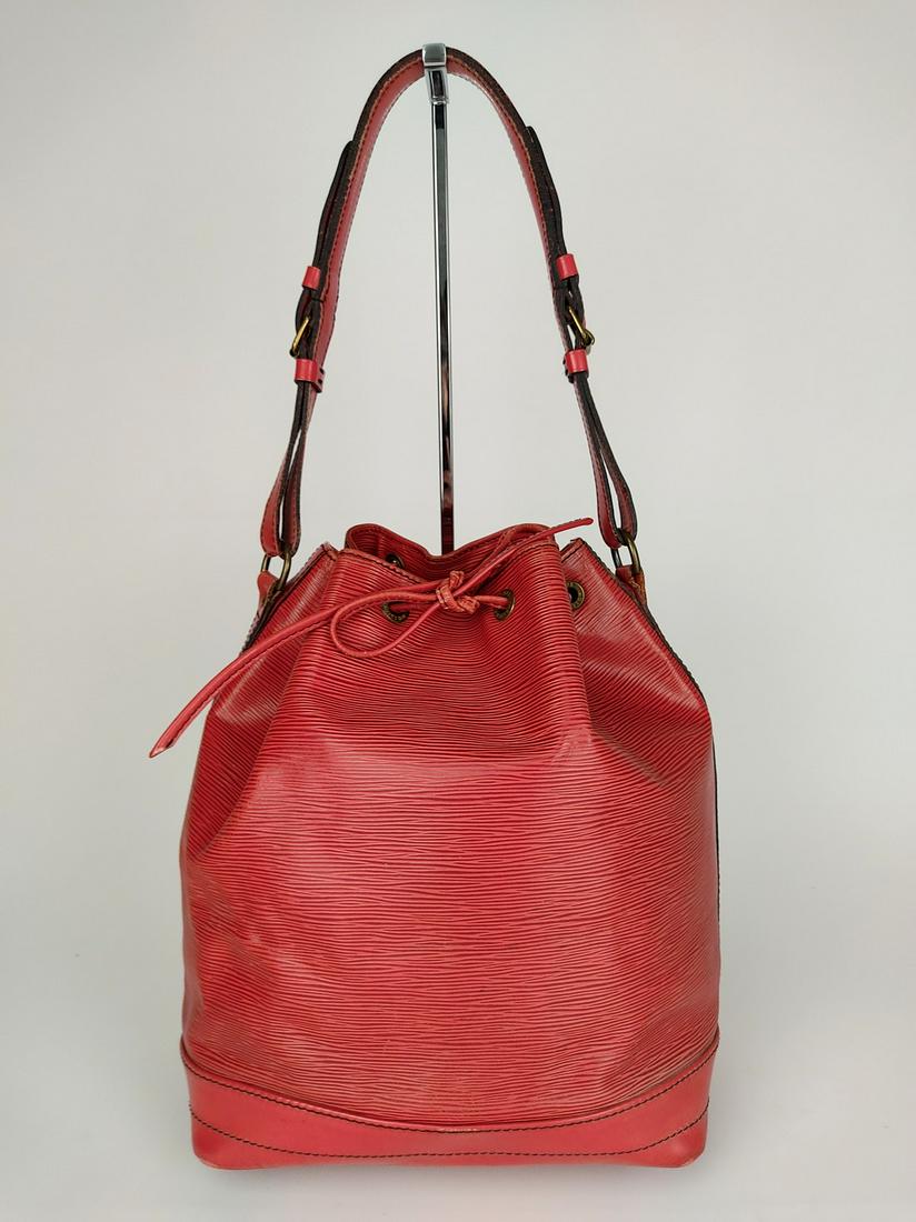 LOUIS VUITTON Shoulder bag model "Grand Noé Epi". (1 of 12)