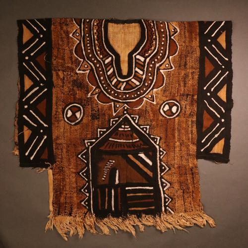 Mudcloth Pancho: Title: Mudcloth Pancho Date/Period: 20th Century Origin: Mali, Africa Dimension: 32in x 34in Reserve: $85.00 Shipping: Domestic: Flat-rate of $15.00 to anywhere within the contiguous U.S. Internationa