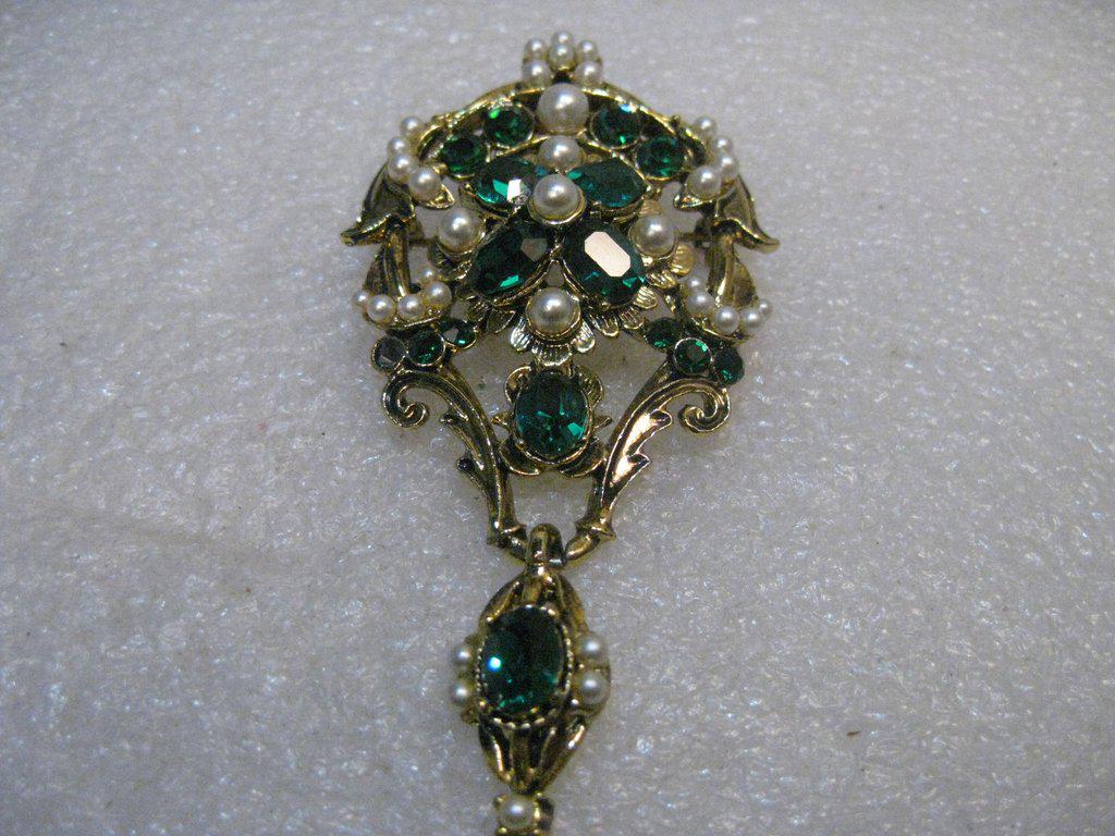 Vintage Faux Emerald/Pearl Brooch, Drop/Dangle, 3-1/8": Vintage Dodds Pearl/Emerald Dangle Brooch, renaissance/victorian themed brooch with faux emeralds and pearls in a gold tone setting. Signed Dodds. It is 3-1/8" long and 1-7/8" wide at the widest point