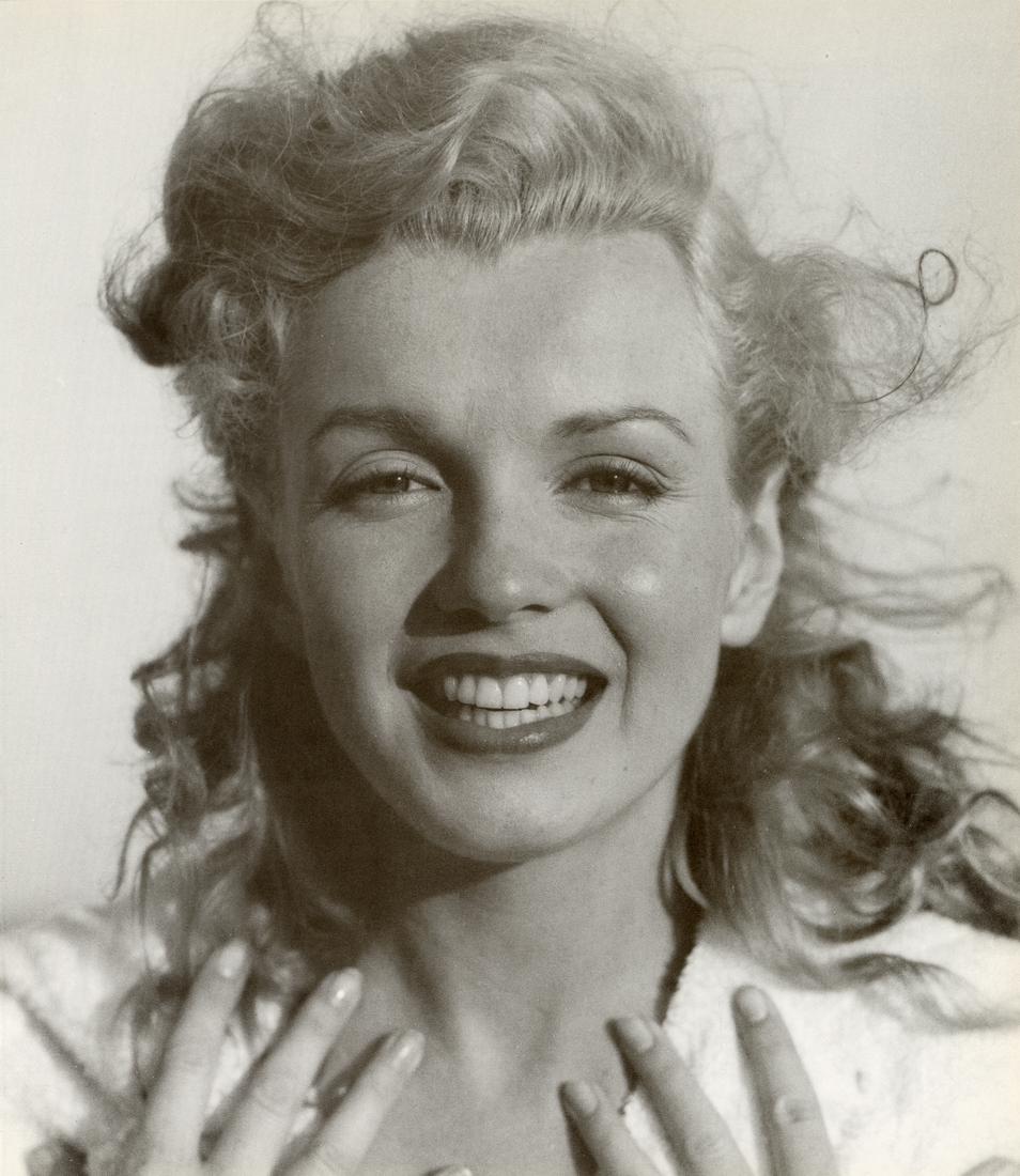 ANDRE DE DIENES - Marilyn Monroe, Jones Beach, 1950: Artist: Andre De Dienes Title: Marilyn Monroe, Jones Beach, 1950 Medium: Photo Litho, 1973, USA Dimensions: 9.1x10.5" Description: Heat Wax Mounted on 11x14" Conservation Board Artist Bio: Andre De Di