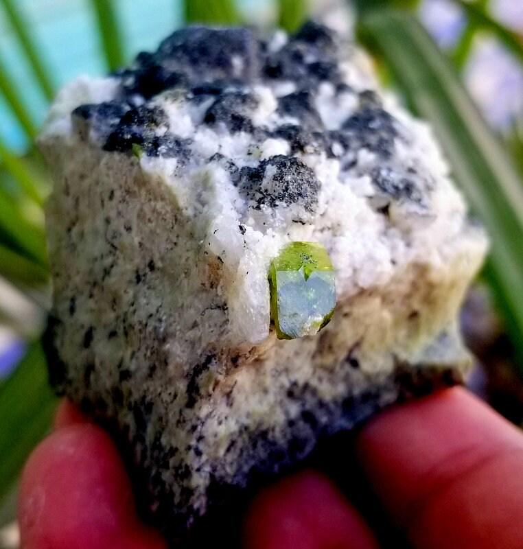 220 Gram Beautiful Natural Sphene Specimen From Sakrdu: 220 Gram Beautiful Natural Sphene Specimen From Skardu pakistan size 40mm 56mm 83mm weight 220 Gram Reserve: $30.00 Shipping: Domestic: Flat-rate of $15.00 to anywhere within the contiguous U.S. Inter