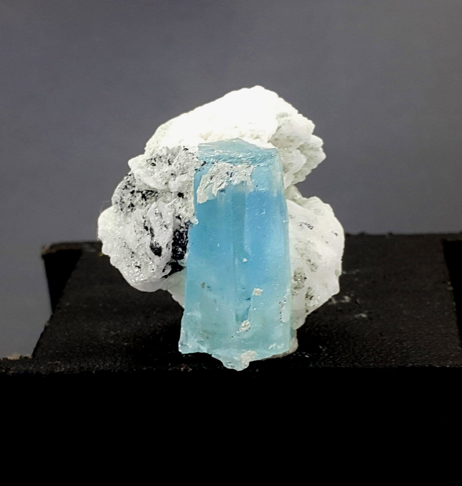 Aquamarine specimen with flourite and Albite Crystal ,: Aquamarine specimen with flourite and Albite Crystal , Natural Aquamarine & Damage Free Crystal 24gram - 41*32*21mm ORIGIN- skardu pakistan R22-13 Reserve: $95.00 Shipping: Domestic: Flat-rate of $25.