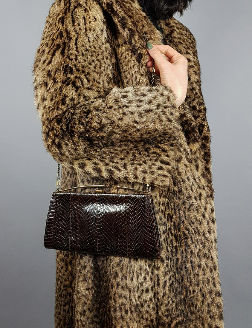 VINTAGE ITALIAN REAL SNAKE SKIN BAG: Title: VINTAGE ITALIAN REAL SNAKE SKIN BAG Dimensions: Bag measurements without handle/strap: Height: 13cm,5.12 in; Width:26cm,10.24 in;Depth:3 cm,1.18 in; Description: We offer in house shipping - Fe