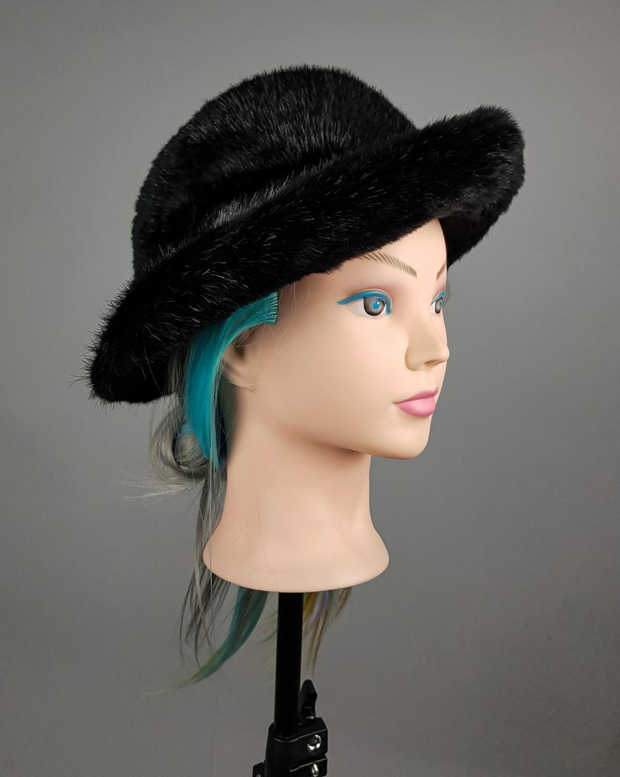 BLACK MINK FUR HAT: Title: BLACK MINK FUR HAT Dimensions: Circunference: 53cm -54cm; 20.87in -21.26in; Size S; Description: We offer in house shipping - Fedex shipping = $35; 7-10working days; Combine shipping + $15 per