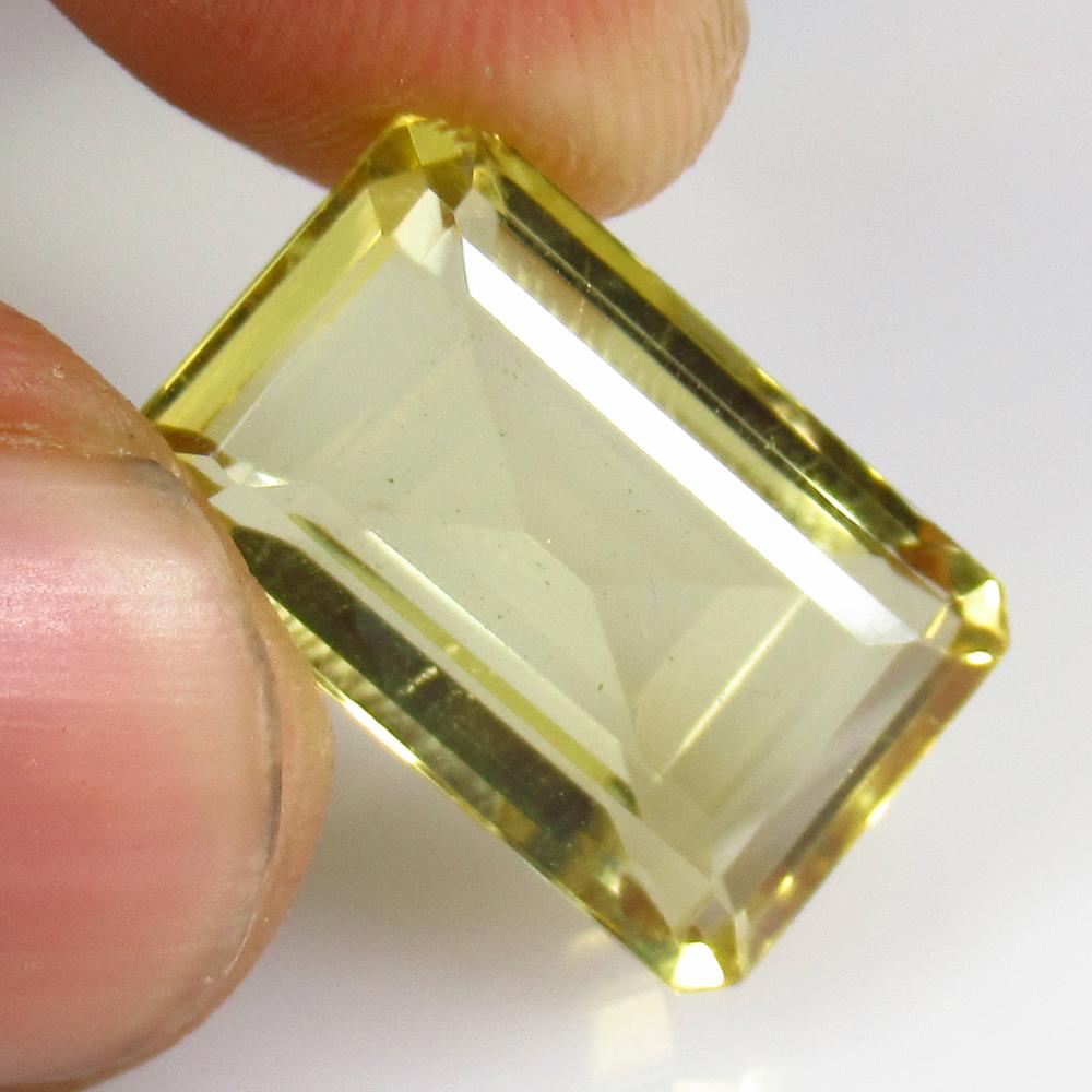 11.26 Ctw Natural Lemon Quartz Octagon Cut: No Reserve! Title: 11.26 Ctw Natural Lemon Quartz Octagon Cut Stone Clarity: VVS Gemstones: Lemon Quartz Carat Weights: 11.26 Size/Dimensions: 17.00 x 10.80 x 7.40 mm Additional Information: Good Lust