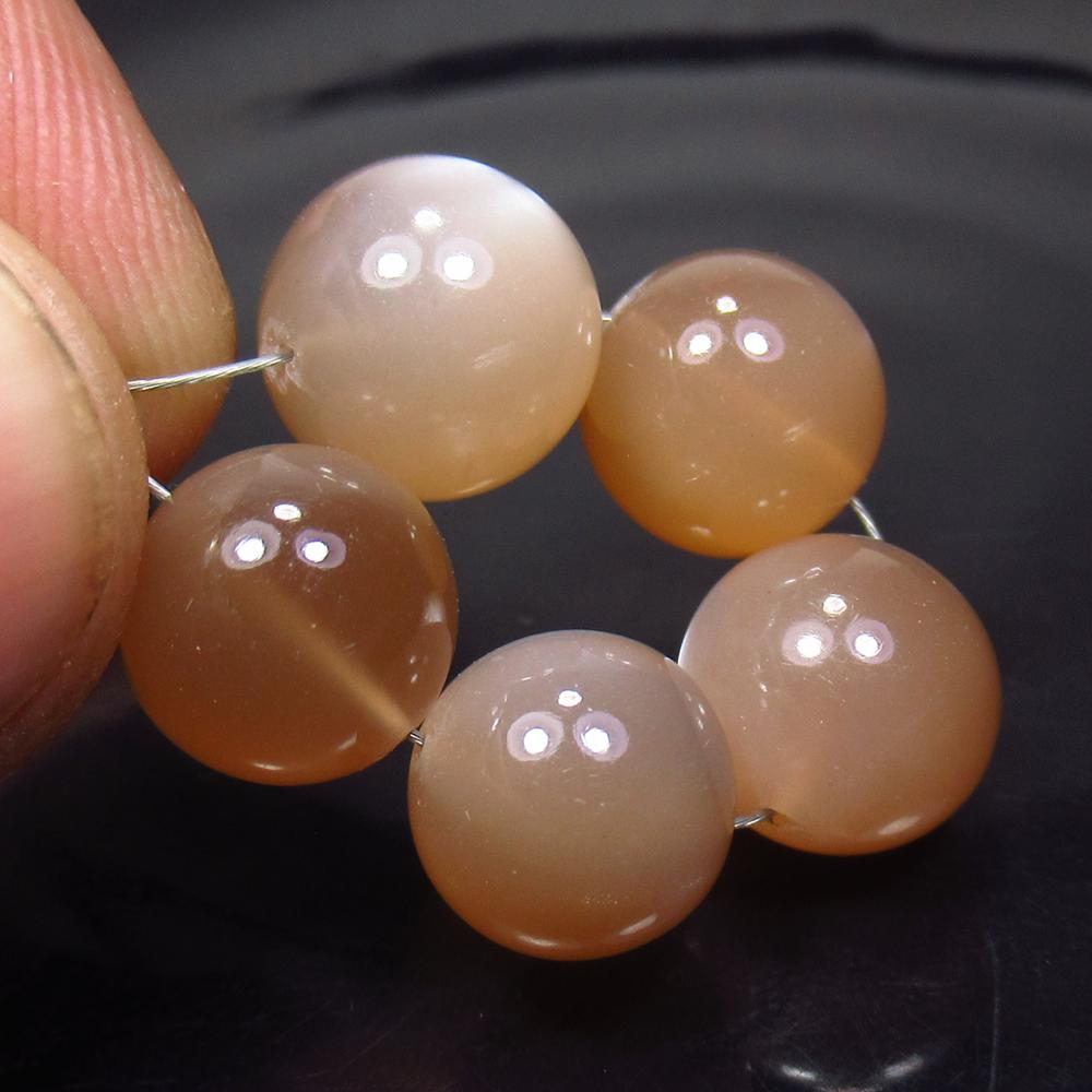 28.85 Ctw Natural 5 Moonstone Drilled Round Ball Beads: No Reserve! Title: 28.85 Ctw Natural 5 Moonstone Drilled Round Ball Beads Stone Clarity: Semi -Transparent Gemstones: Moonstone Beads Carat Weights: 28.85 Size/Dimensions: 9.10 - 10.00 mm / 5 PC's Add