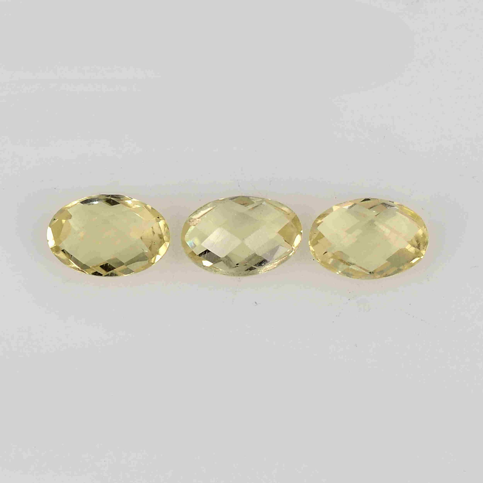 1.25 Carat Yellow Color Natural Oval Lemon Quartz Loose: No Reserve! Title: 1.25 Carat Yellow Color Natural Oval Lemon Quartz Loose Gemstone 3 Pieces Brand: Gems Trading Center Gemstones: Lemon Quartz Carat Weights: 1.25 Size/Dimensions: 2.5H x 6L x 4W mm S