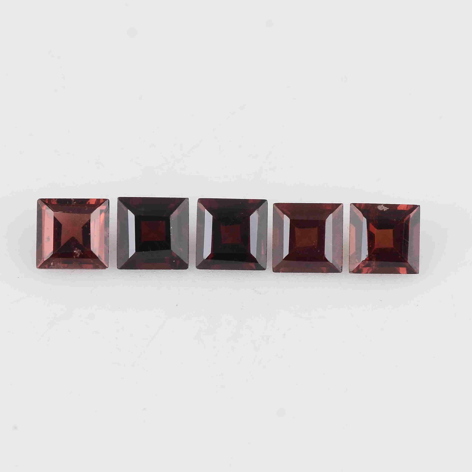 4.09 Carat Red Color Natural Square Garnet Loose: No Reserve! Title: 4.09 Carat Red Color Natural Square Garnet Loose Gemstone 5 Pieces Brand: Gems Trading Center Gemstones: Garnet Carat Weights: 4.09 Size/Dimensions: 3H x 5L x 5W mm Shipping: Domest