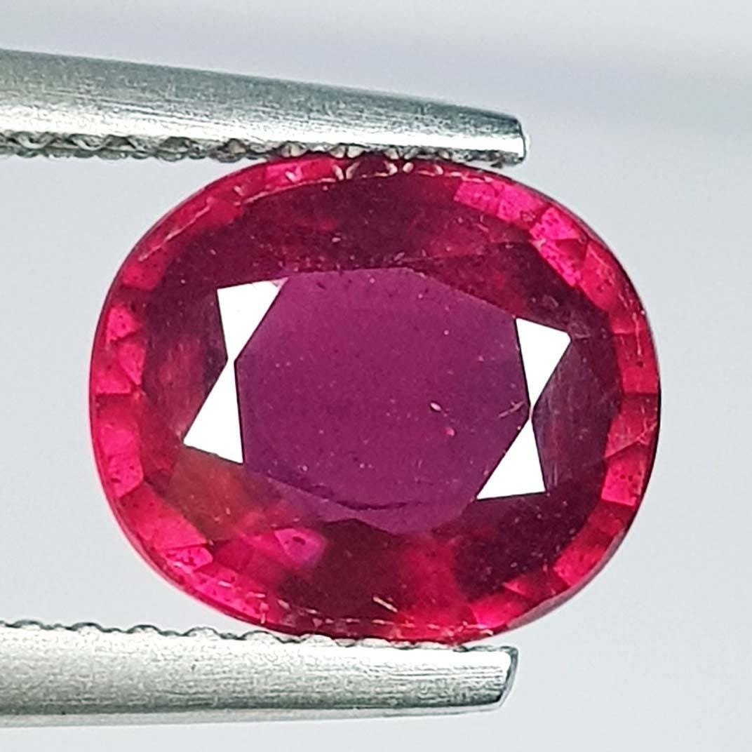 2.43 Ct  Natural Ruby Oval Cut (1 of 5)