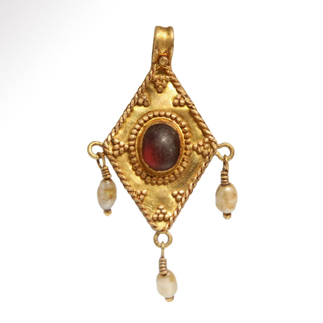 Roman Pendant with Gold, Pearls and Garnet (1 of 6)