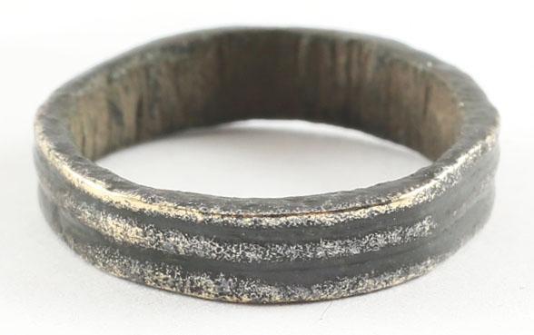 ANCIENT VIKING WOMAN'S WEDDING RING C.850-1050 (1 of 3)