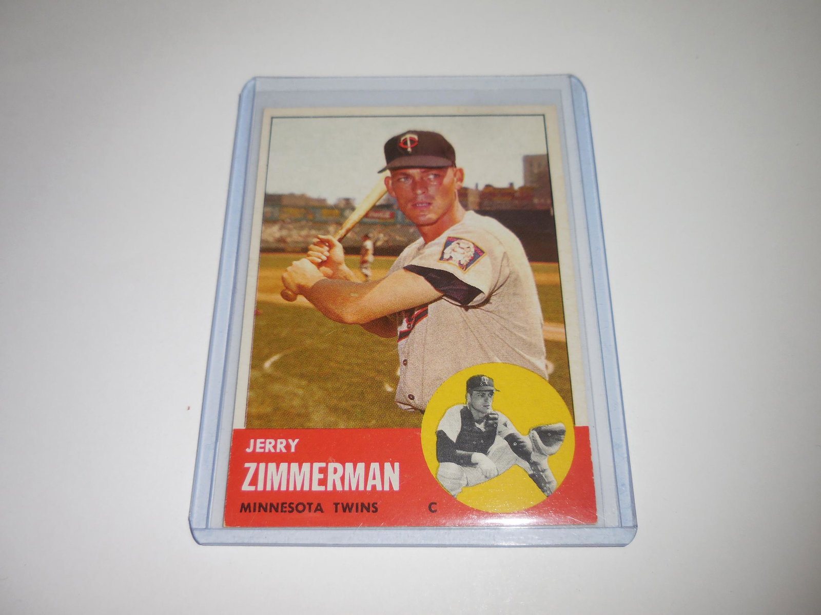 1963 TOPPS #186 JERRY ZIMMERMAN MINNESOTA TWINS: No Reserve! Title: 1963 TOPPS #186 JERRY ZIMMERMAN MINNESOTA TWINS Date/Period: VINTAGE Additional Information: VERY NICE CARD! APPROXIMATELY GOOD CONDITION. COMES WITH SLEEVE AND TOP LOADER. Shipping