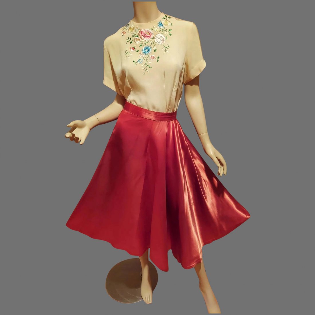 Vtg Circa 1940-50's Skirt set Silk Embroidered blouse (1 of 5)